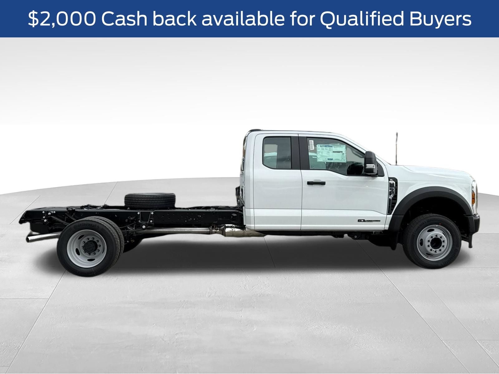 2026 Ford F-550 Super Duty Chassis Cab XLT - Photo 2