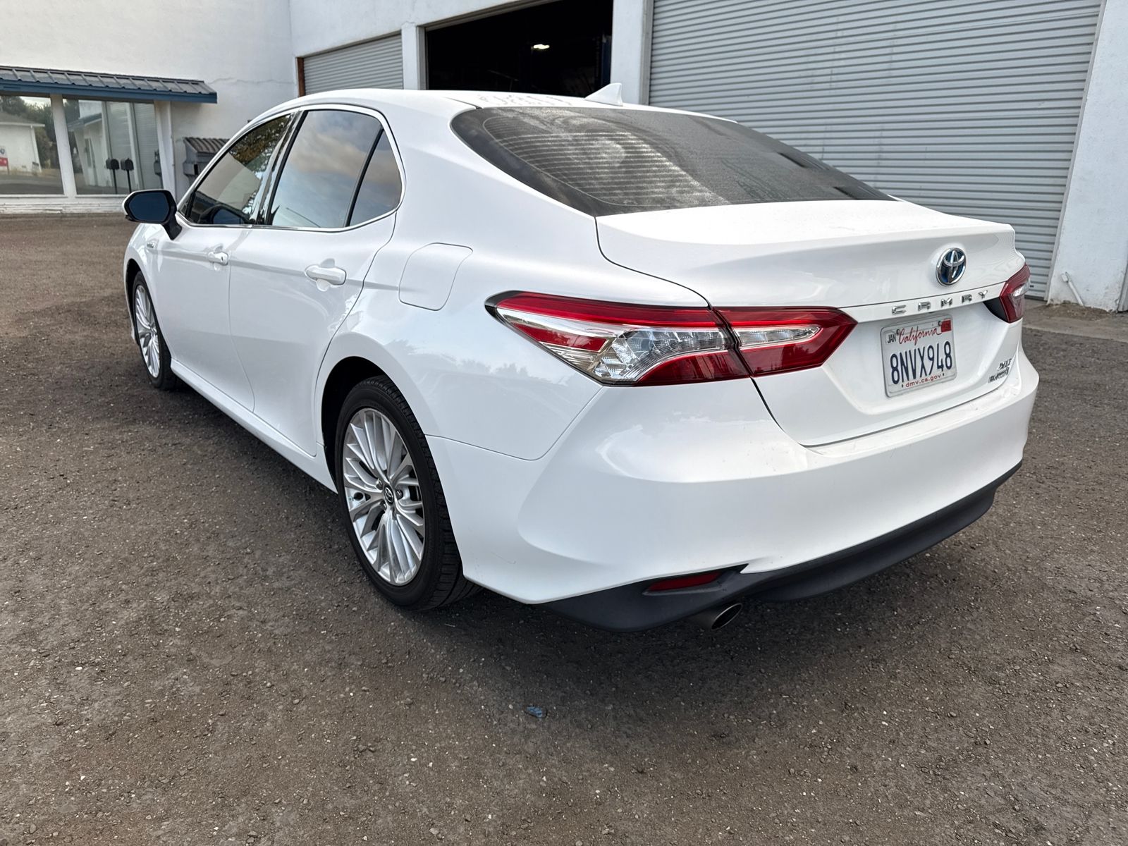 2020 Toyota Camry Hybrid XLE photo 3