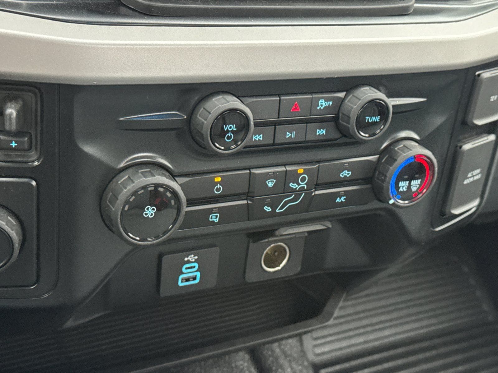 2025 Ford F-550 Super Duty Chassis Cab XL - Photo 19