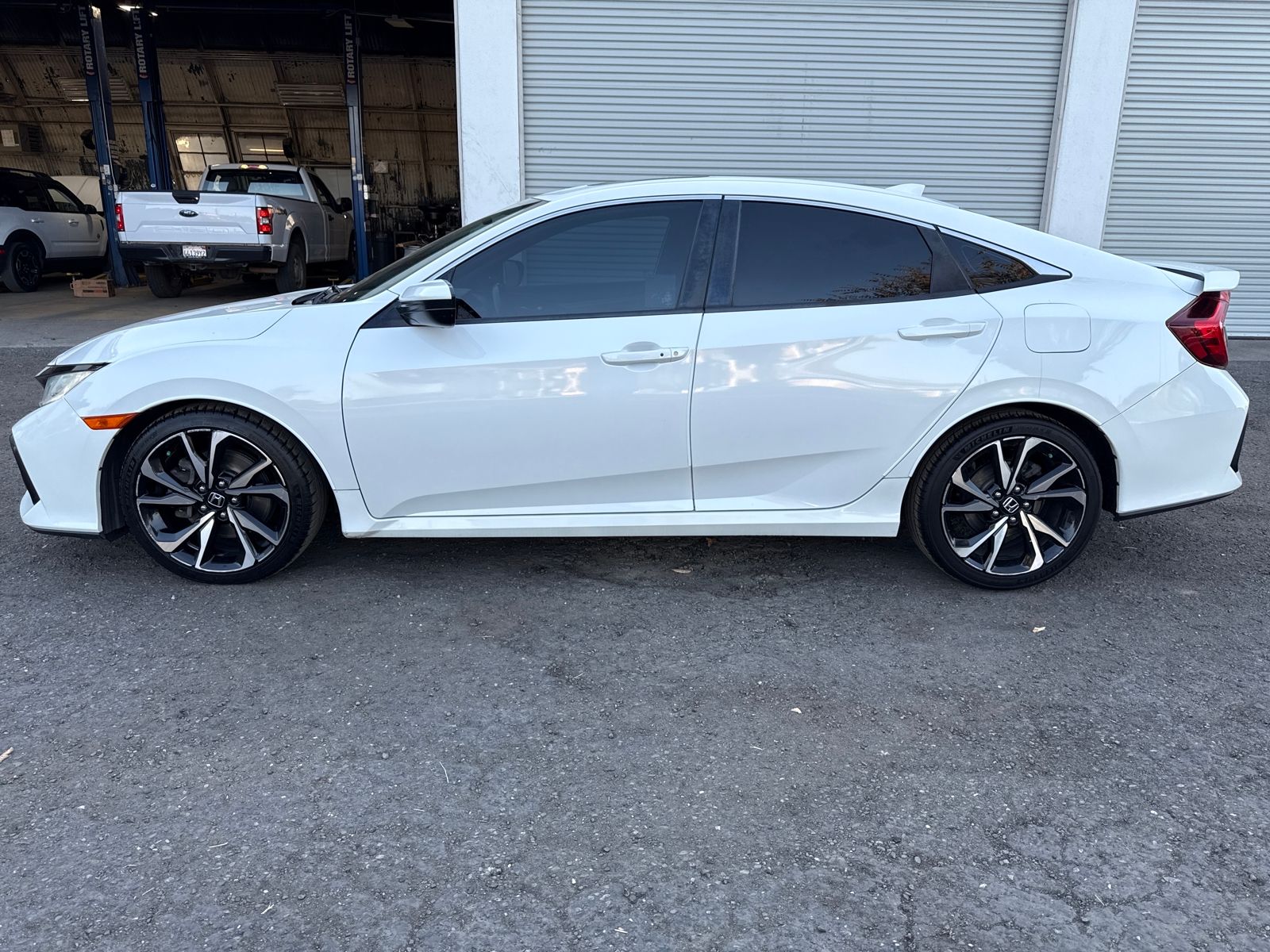 2017 Honda Civic Si photo 2