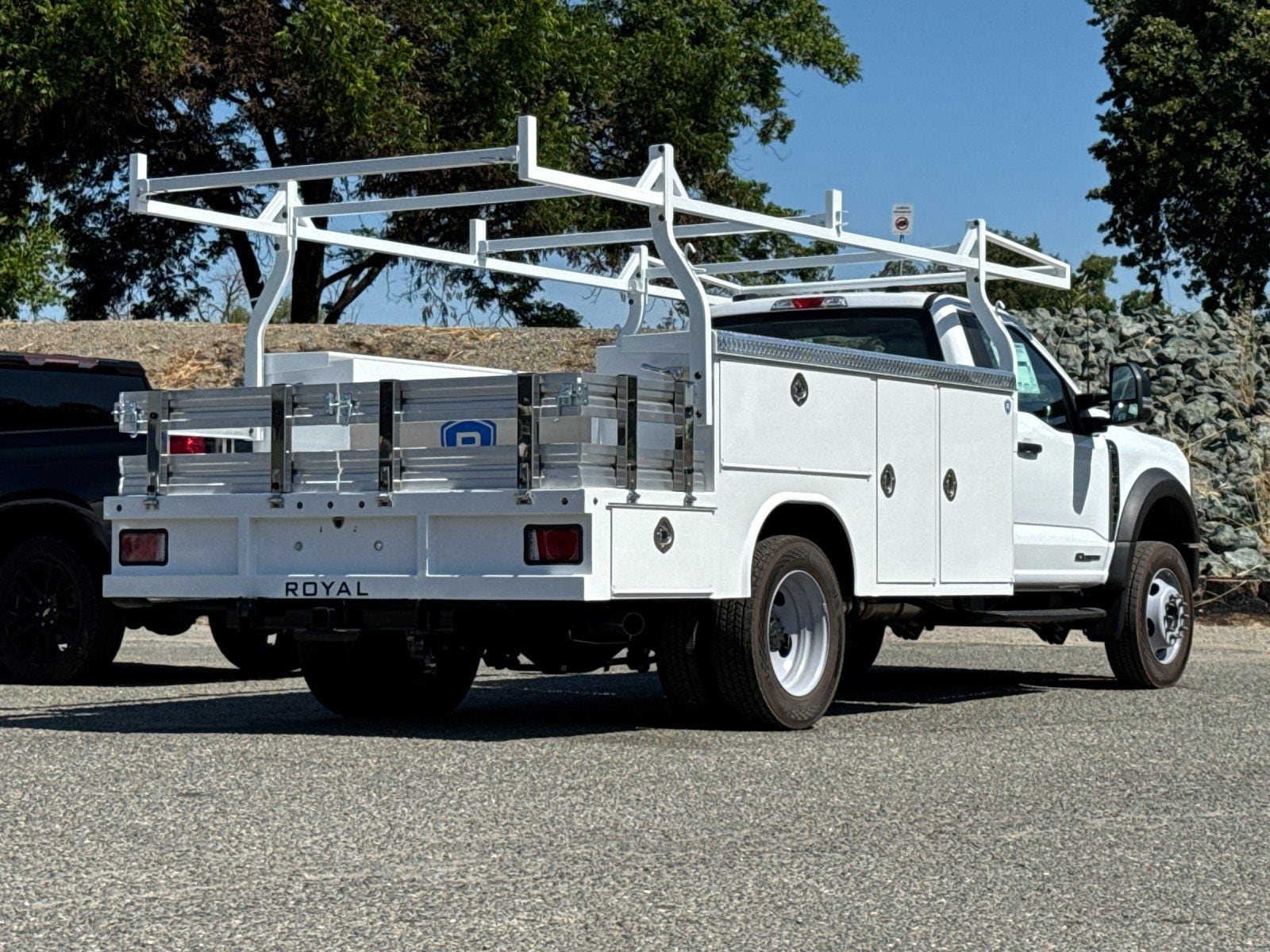 2024 Ford F-550 Super Duty Chassis Cab XL - Photo 3