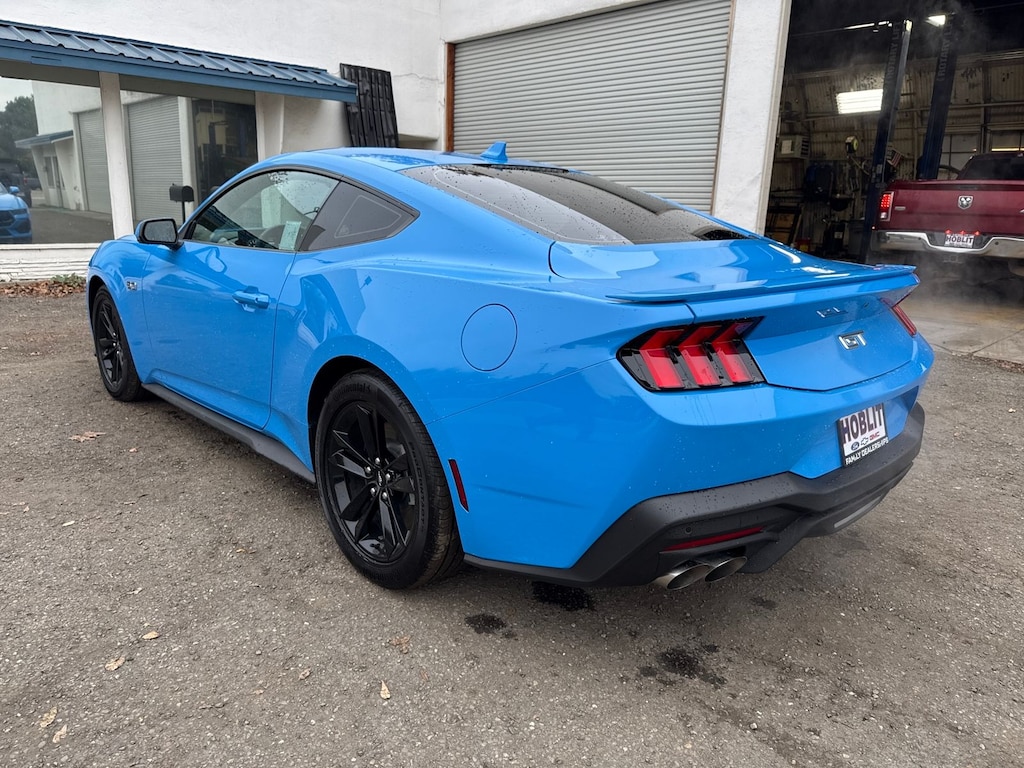 2025 Ford Mustang GT photo 3