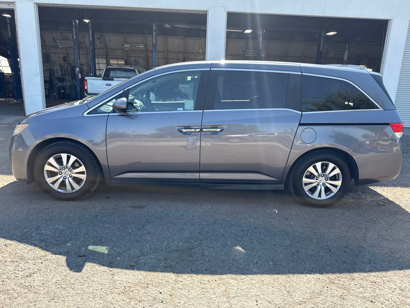 2015 Honda Odyssey EX-L photo 2