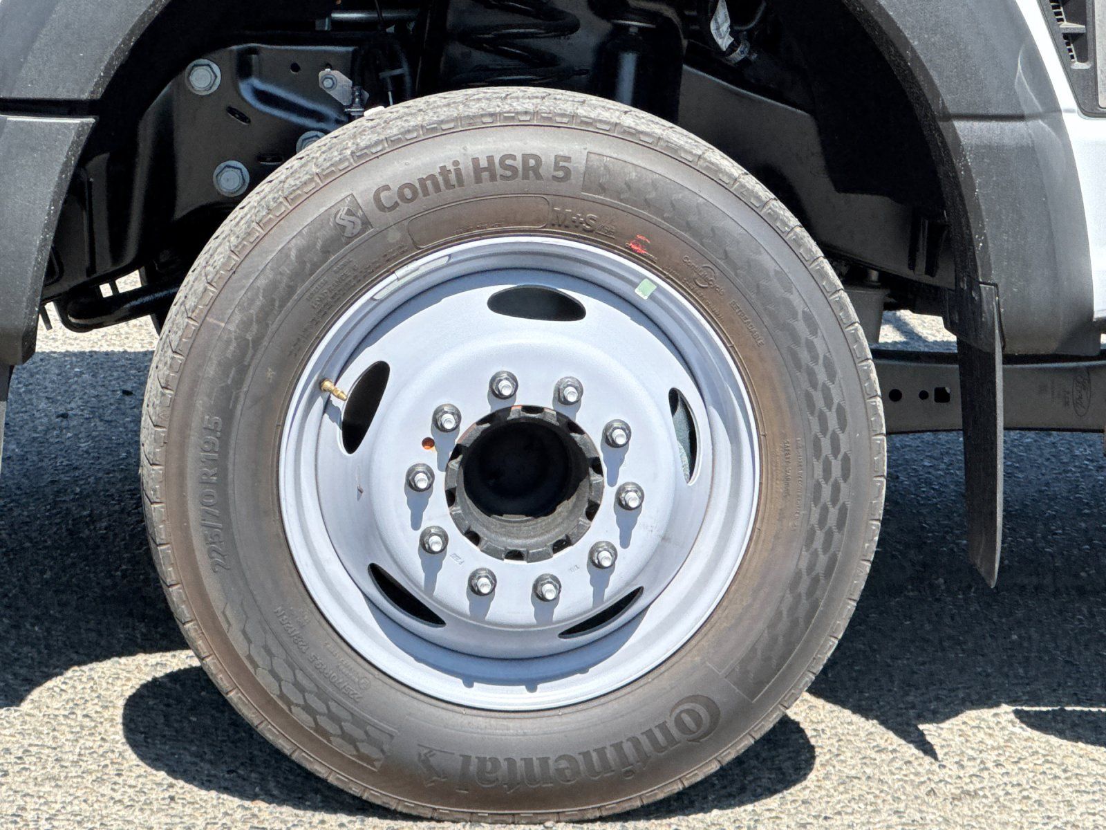 2024 Ford F-550 Super Duty Chassis Cab XL - Photo 27