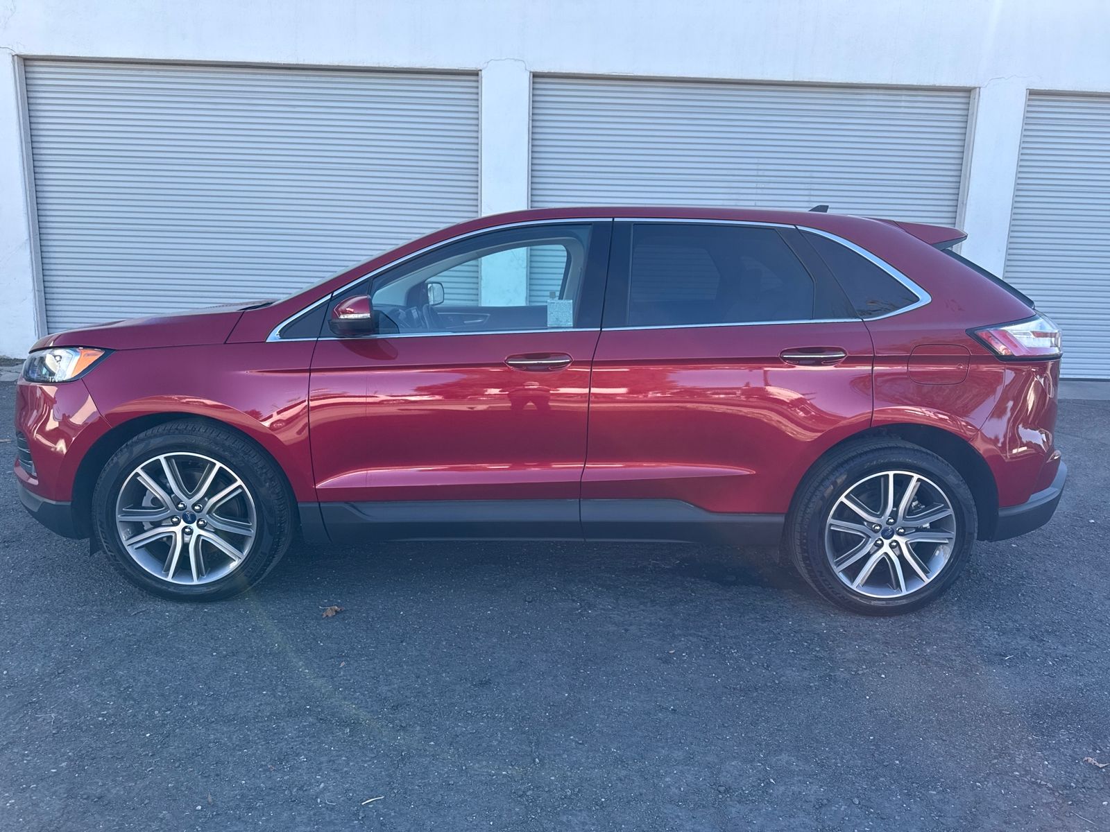 2022 Ford Edge Titanium photo 2