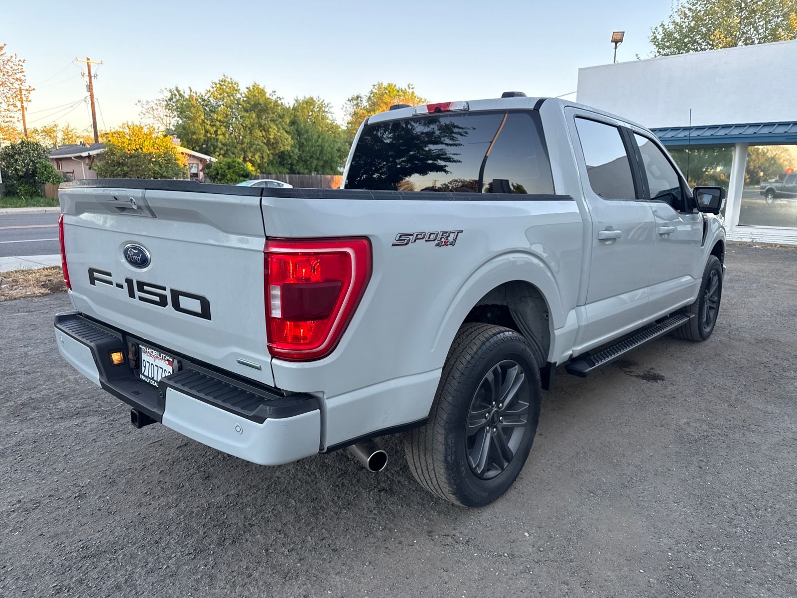 2023 Ford F-150 XLT Sport 4x4 Ecoboost w/ Panoramic Moon Roof photo 4