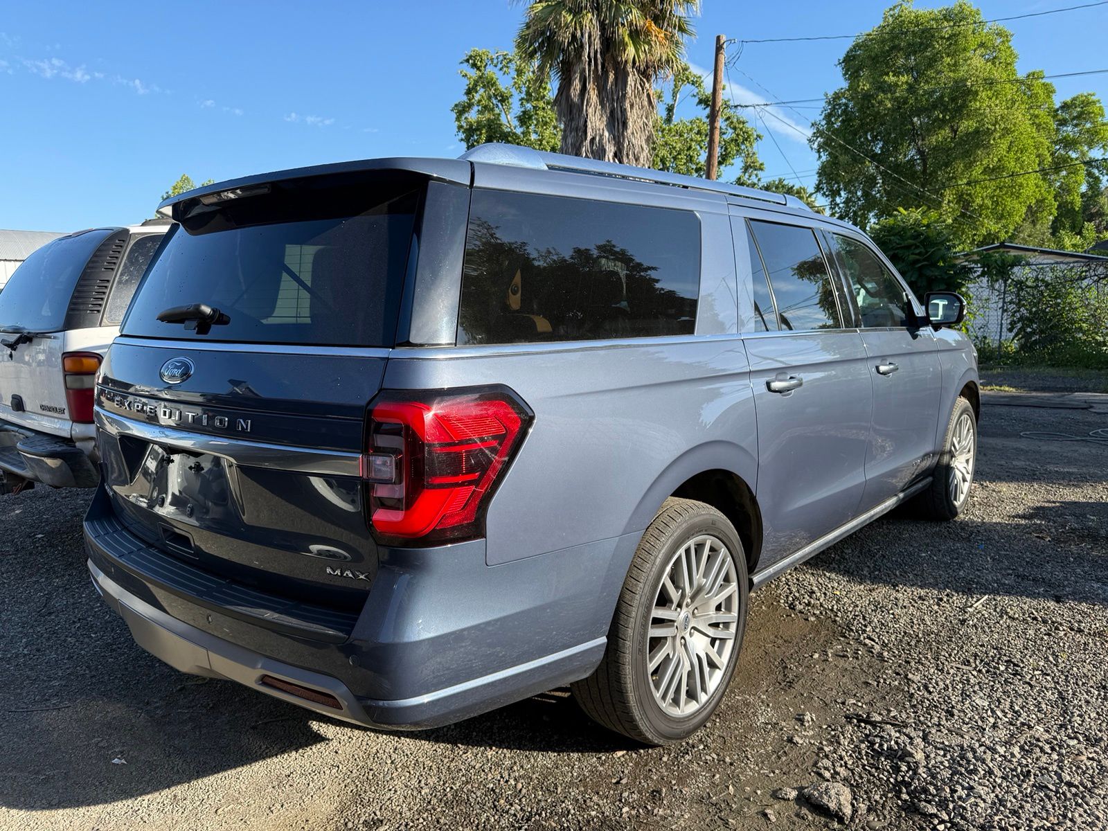 2023 Ford Expedition Max Platinum photo 2