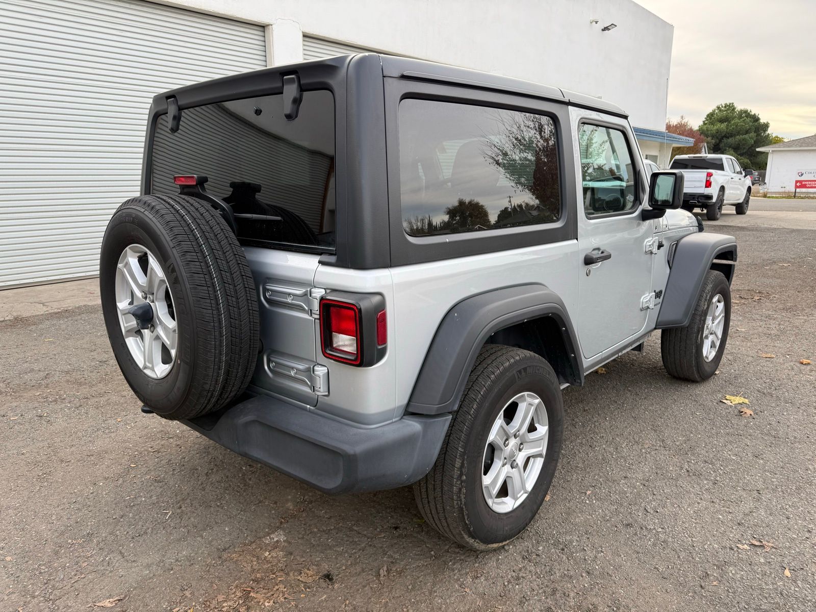 2022 Jeep Wrangler Sport S photo 2