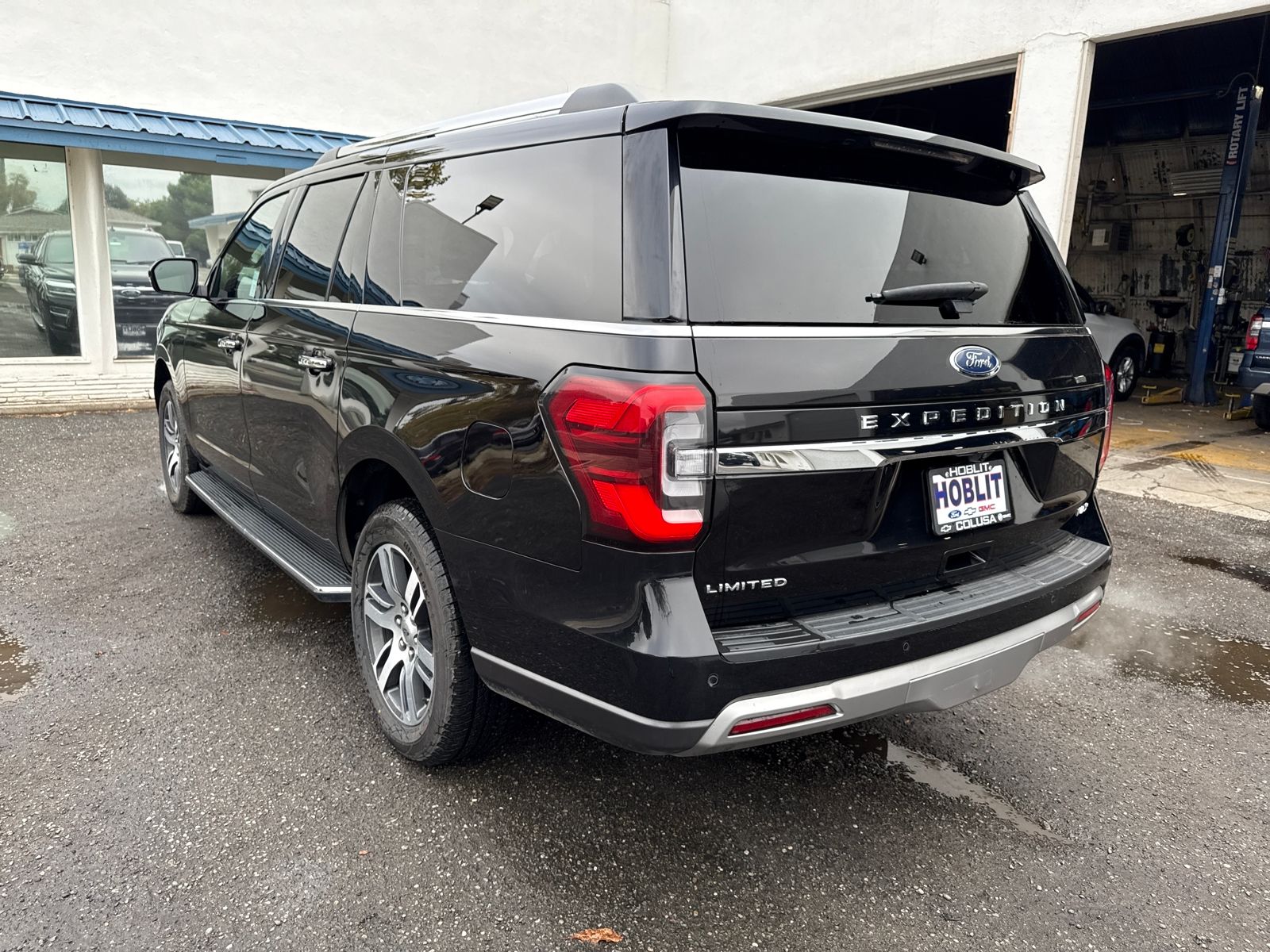 2023 Ford Expedition MAX Limited photo 2