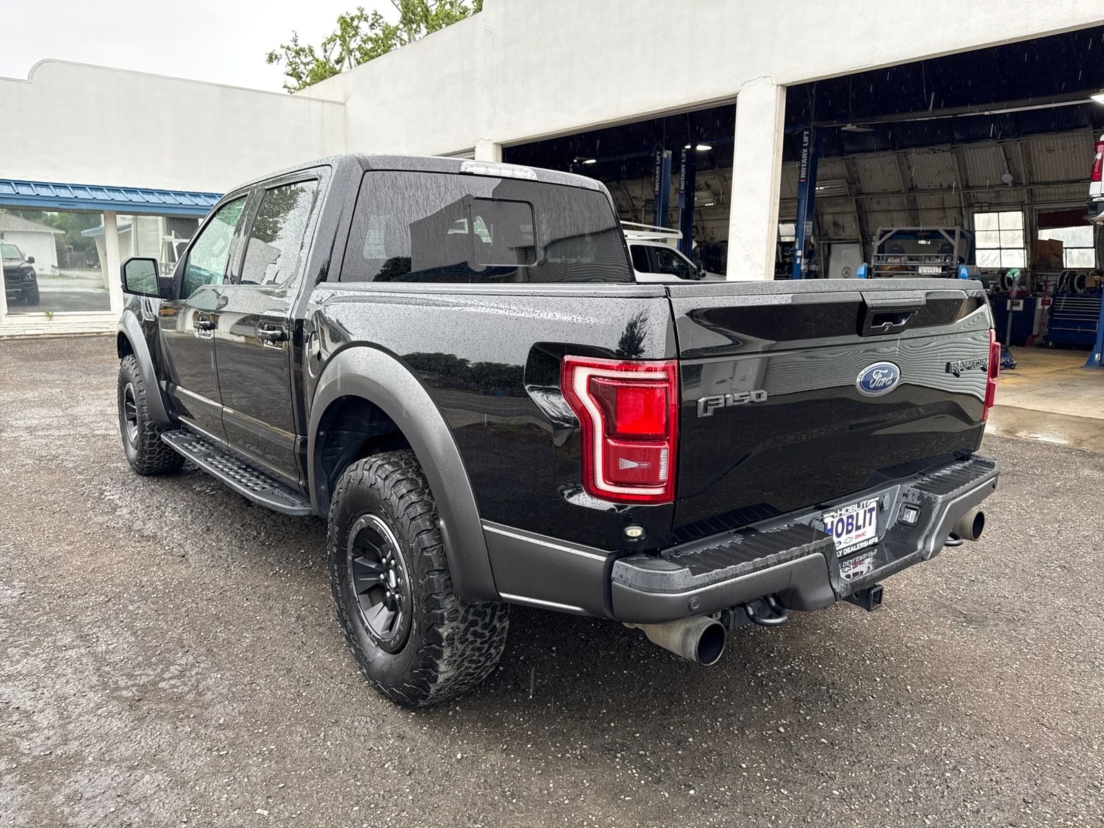 2017 Ford F-150 Raptor Crew Cab 4x4 w/ Technology Pkg. photo 2