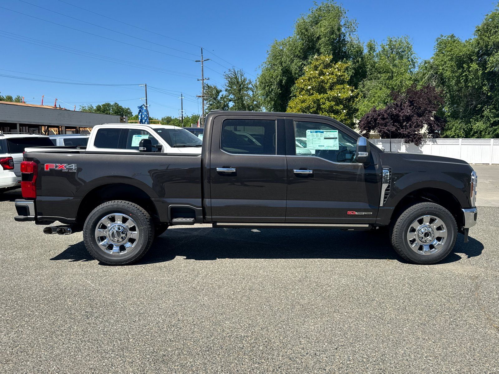 2025 Ford F-250 Lariat photo 2