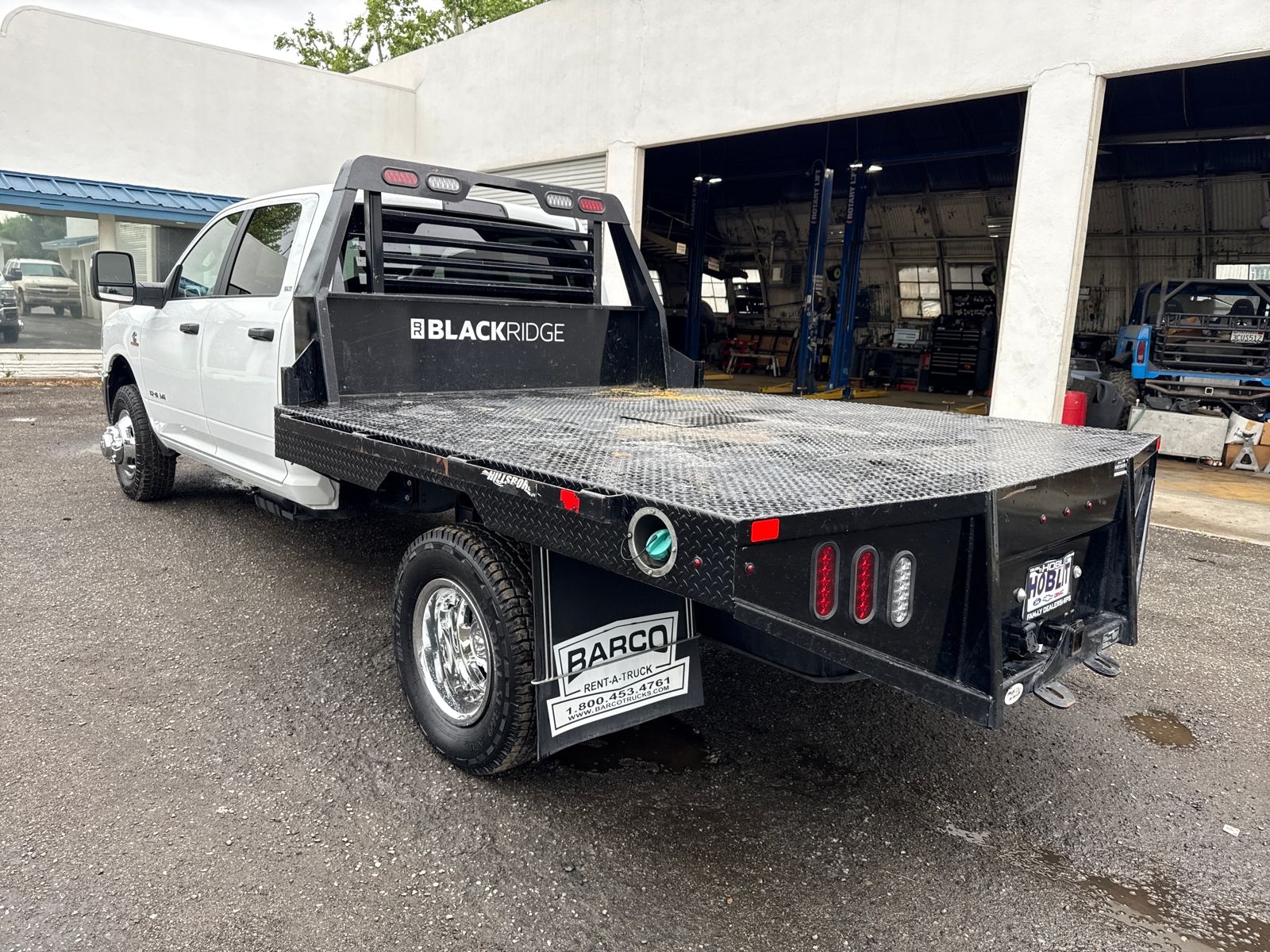 2024 Ram 3500 SLT Crew Cab 4x4 Cummins w/ 9 Flat Bed/Gooseneck P photo 2
