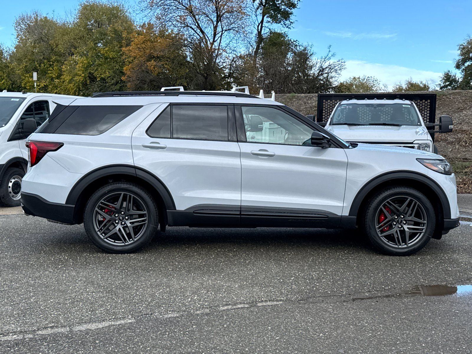 2026 Ford Explorer ST photo 2