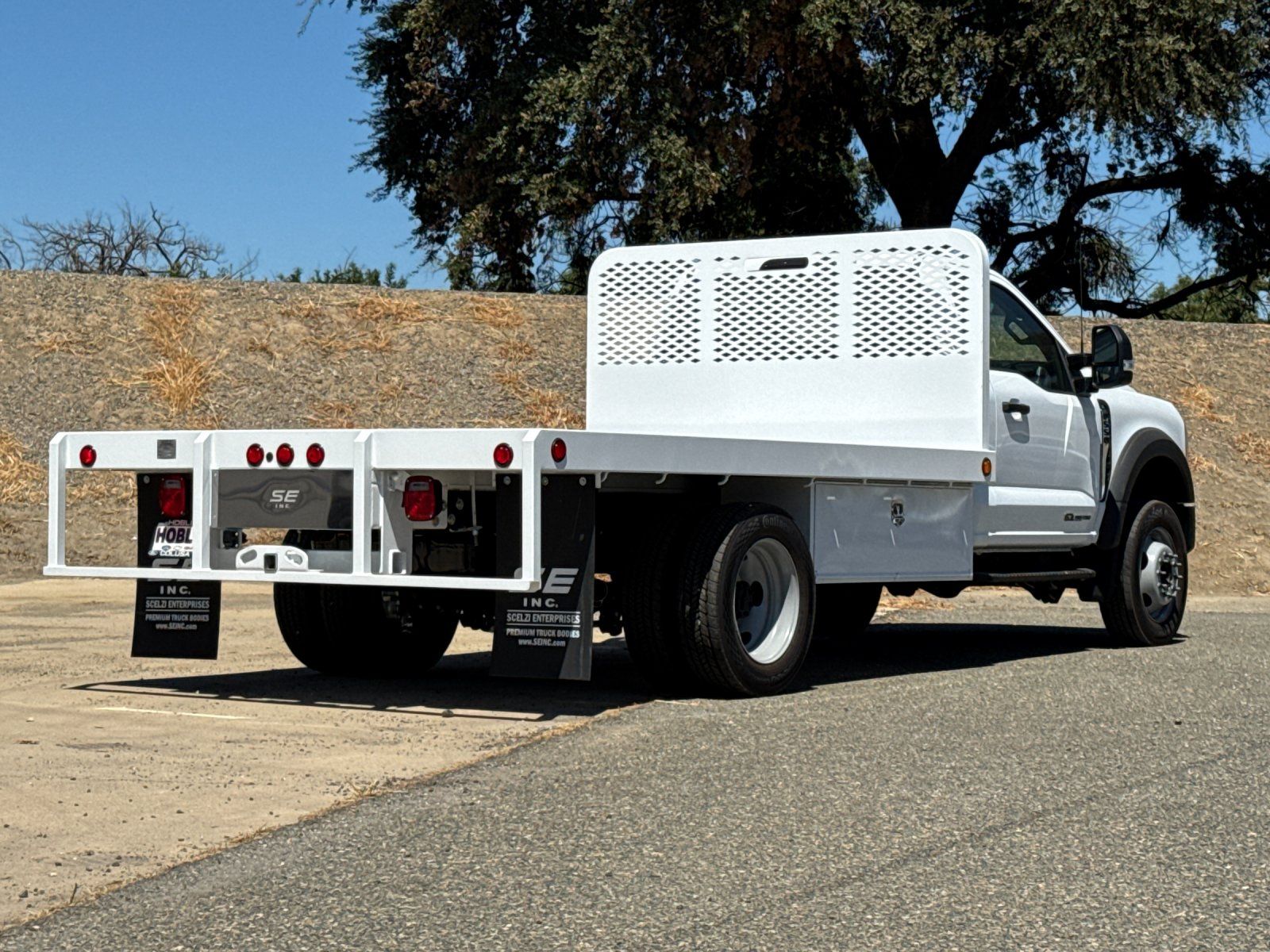 2025 Ford F-550 XL photo 2