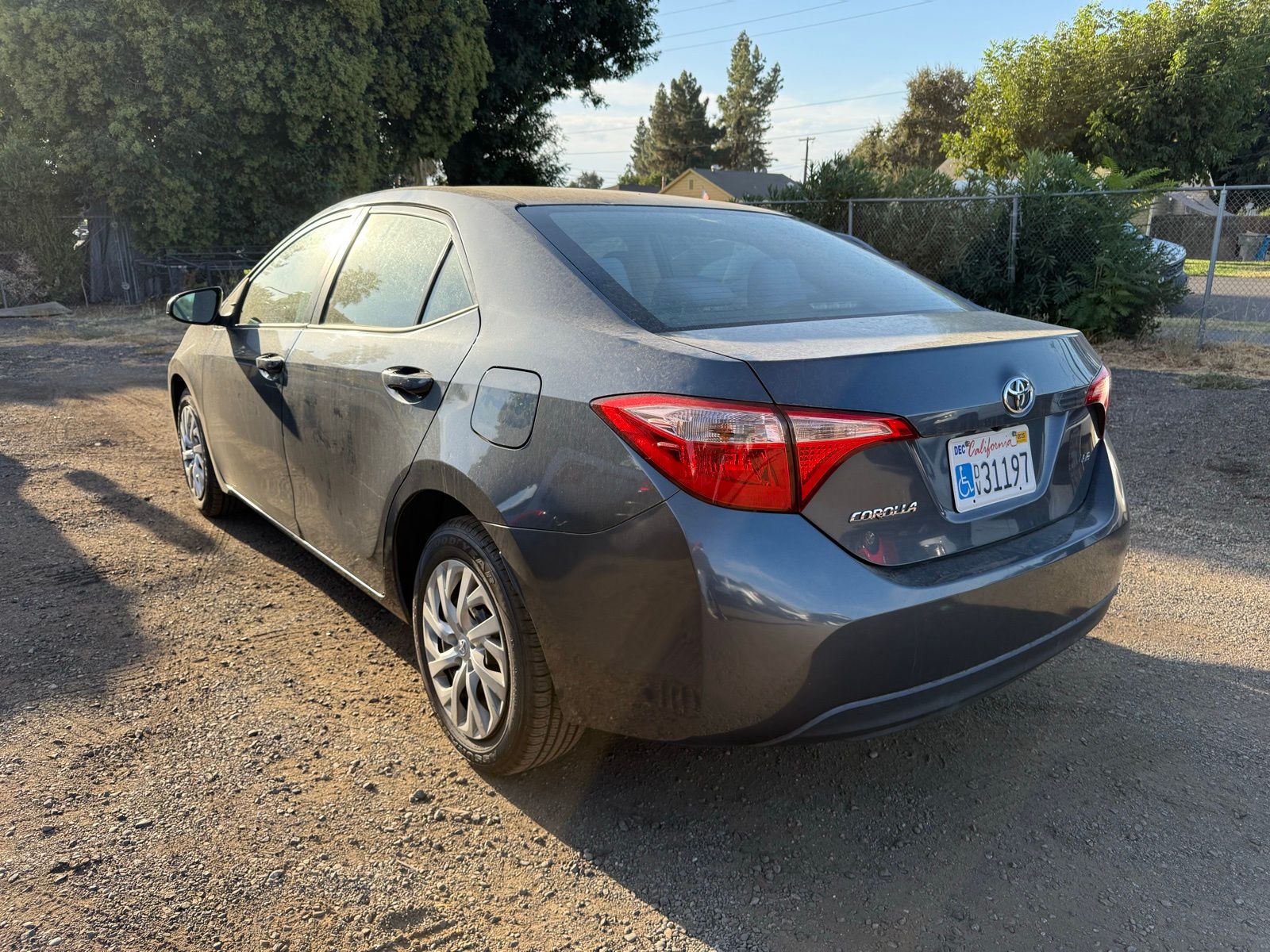 2018 Toyota Corolla LE photo 3