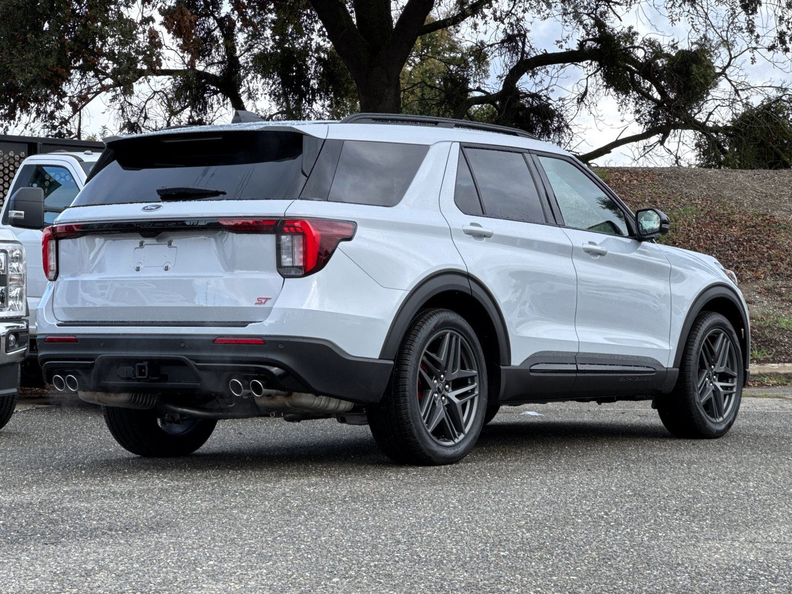 2026 Ford Explorer ST photo 3