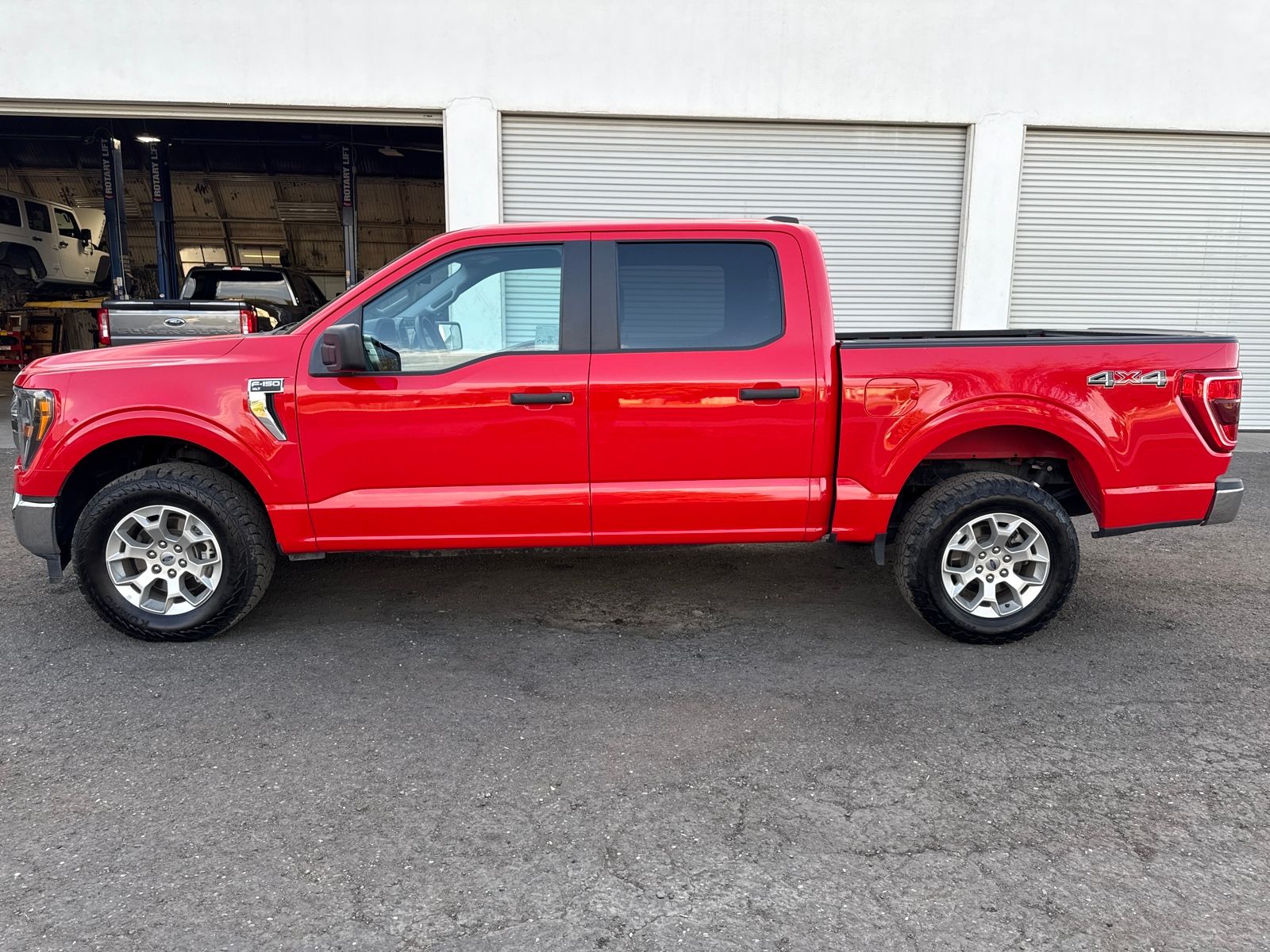 2023 Ford F-150 XLT photo 2
