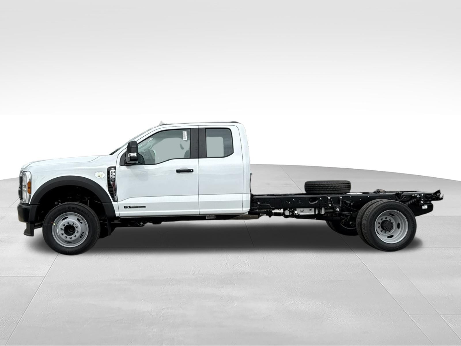 2026 Ford F-550 Super Duty Chassis Cab XLT - Photo 7