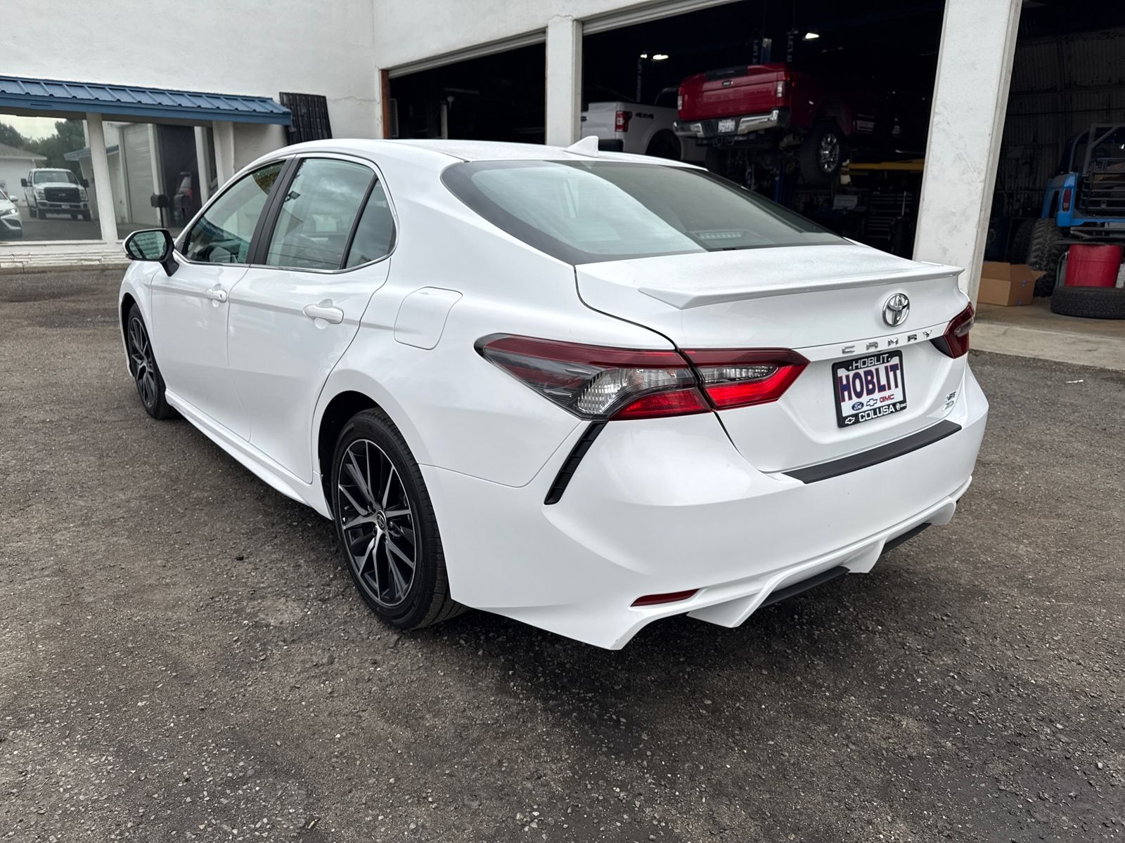 2023 Toyota Camry SE photo 3