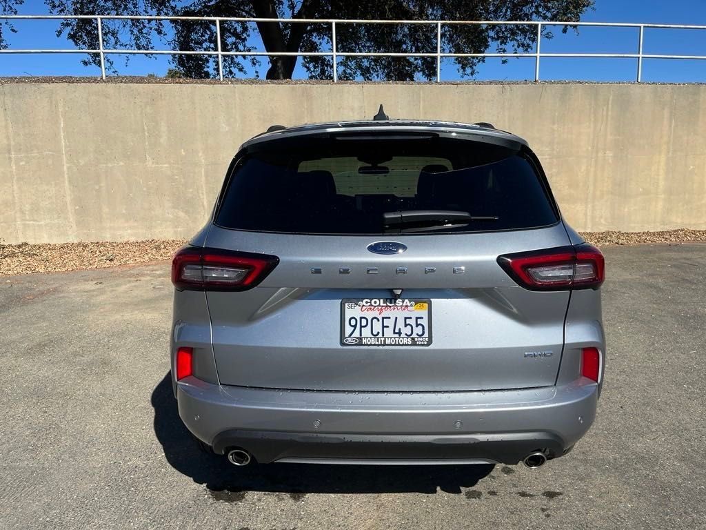 2024 Ford Escape ST-Line photo 4