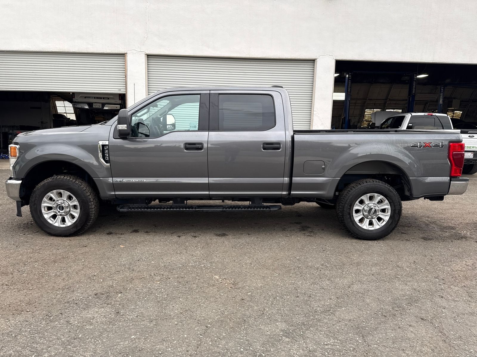 2022 Ford F-250 photo 2