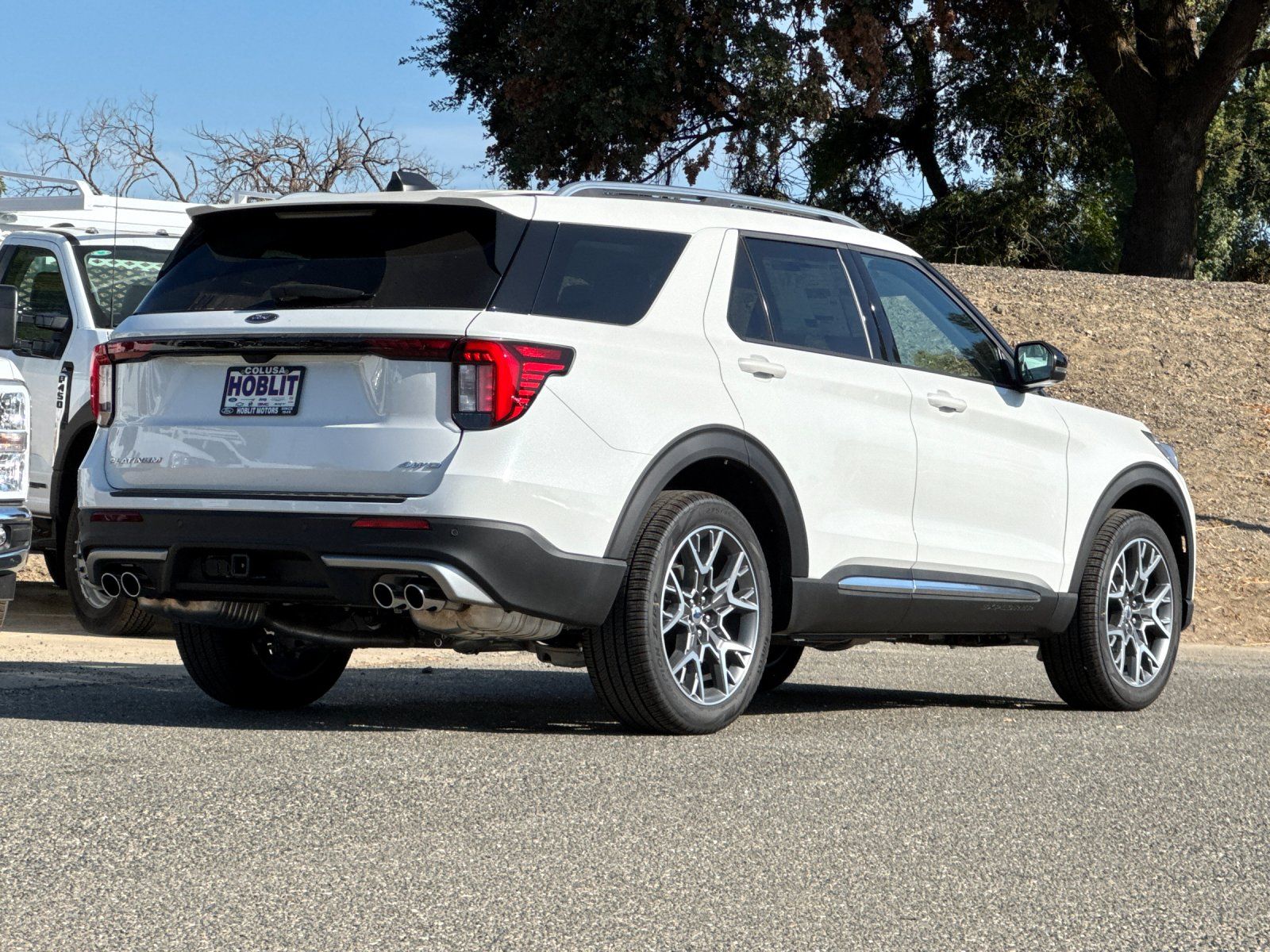 2025 Ford Explorer Platinum photo 2