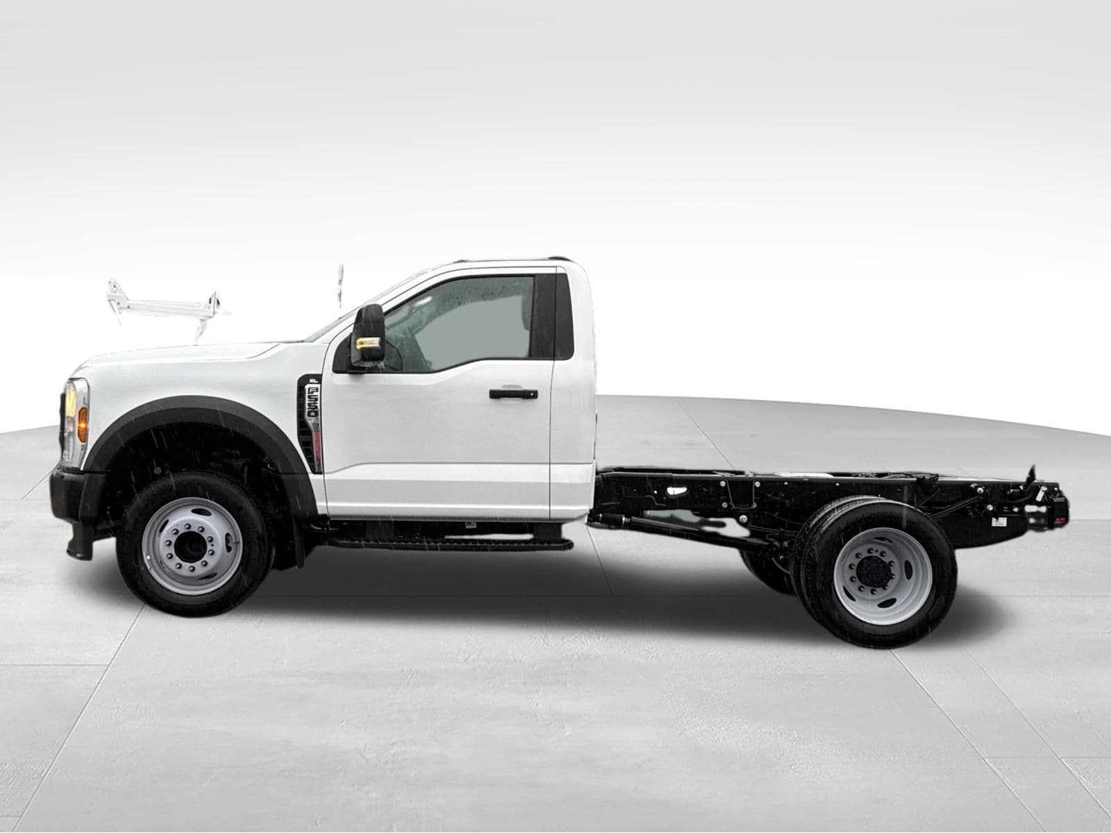 2025 Ford F-550 Super Duty Chassis Cab XL - Photo 7