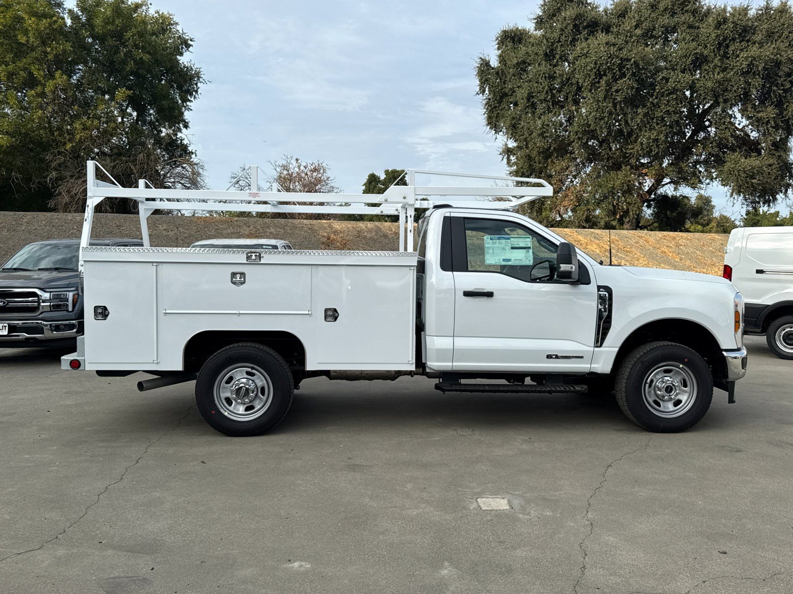 2026 Ford F-350 XL photo 2