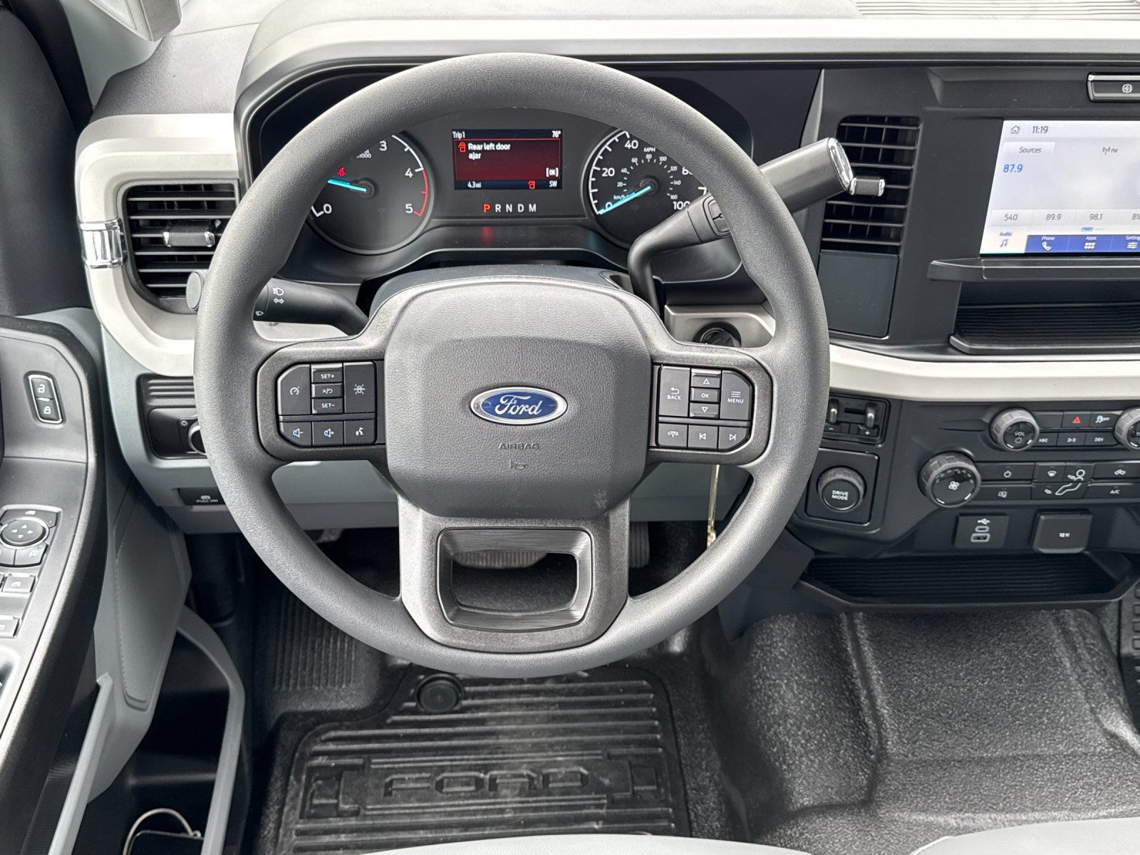 2026 Ford F-550 Super Duty Chassis Cab XLT - Photo 15