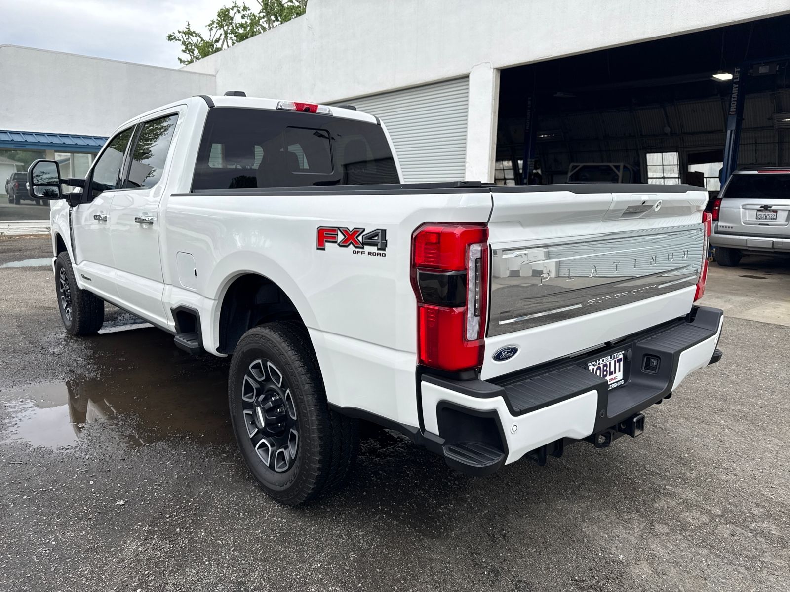 2024 Ford F-350SD Platinum FX4 Crew Cab Short Bed Powerstroke photo 2