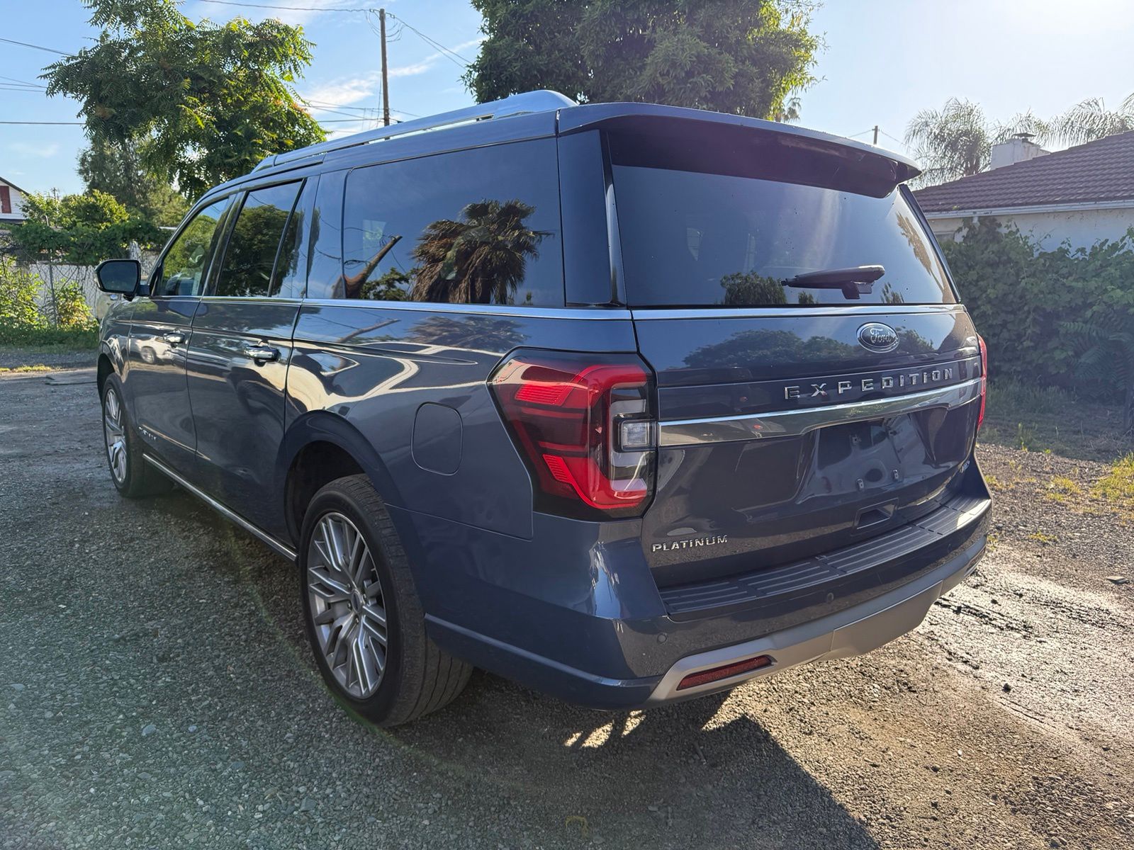 2023 Ford Expedition Max Platinum photo 3