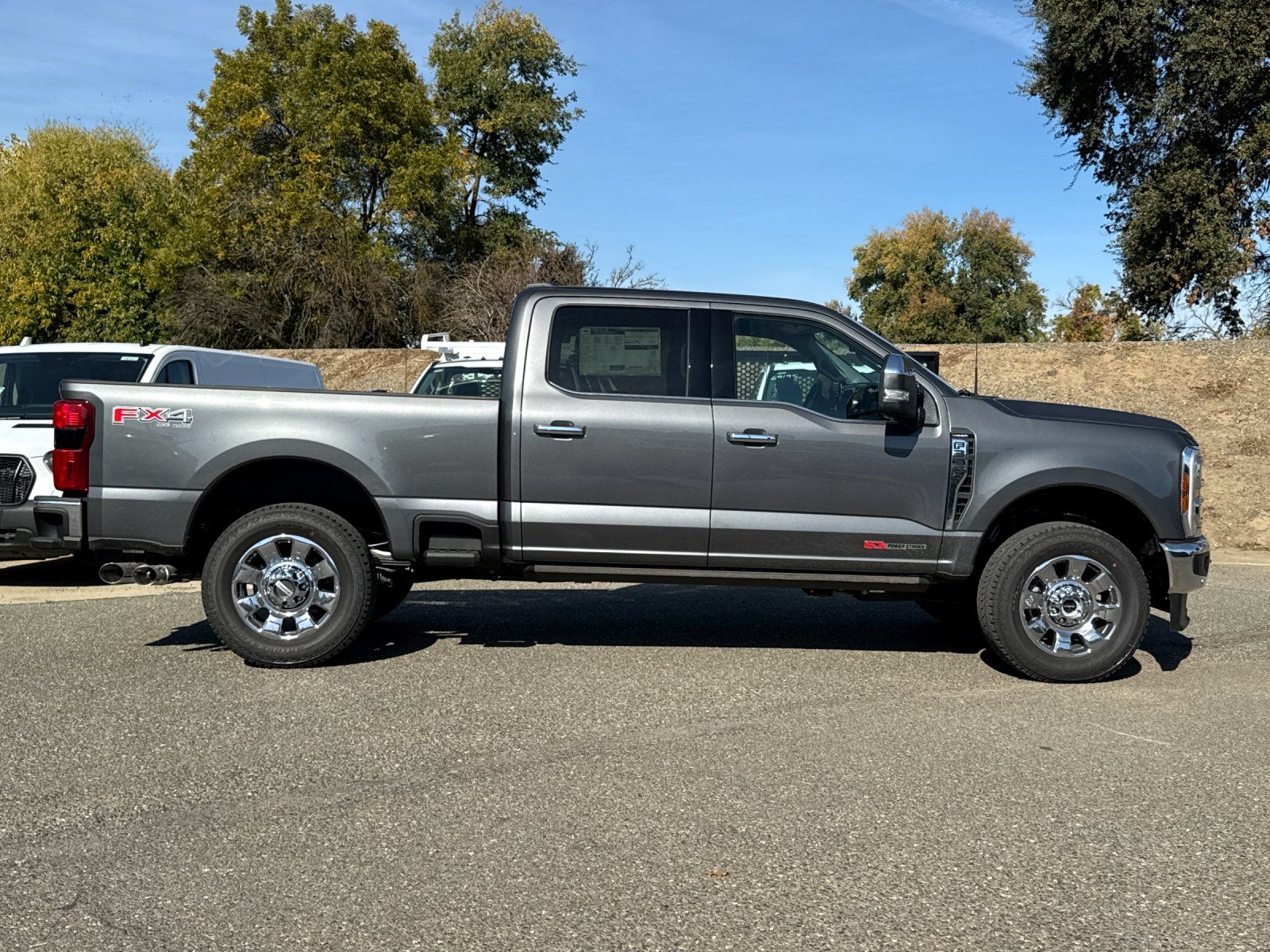 2026 Ford F-350 Lariat photo 2