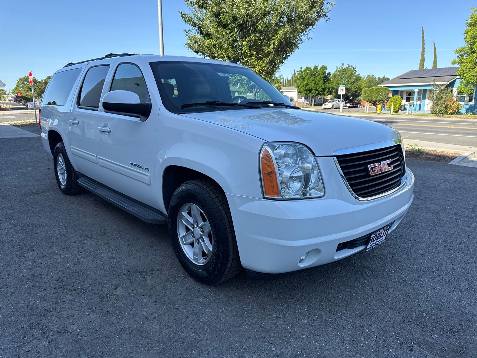 2014 GMC Yukon XL SLT 1500 w/ Leather & 3rd Row Seating photo 5