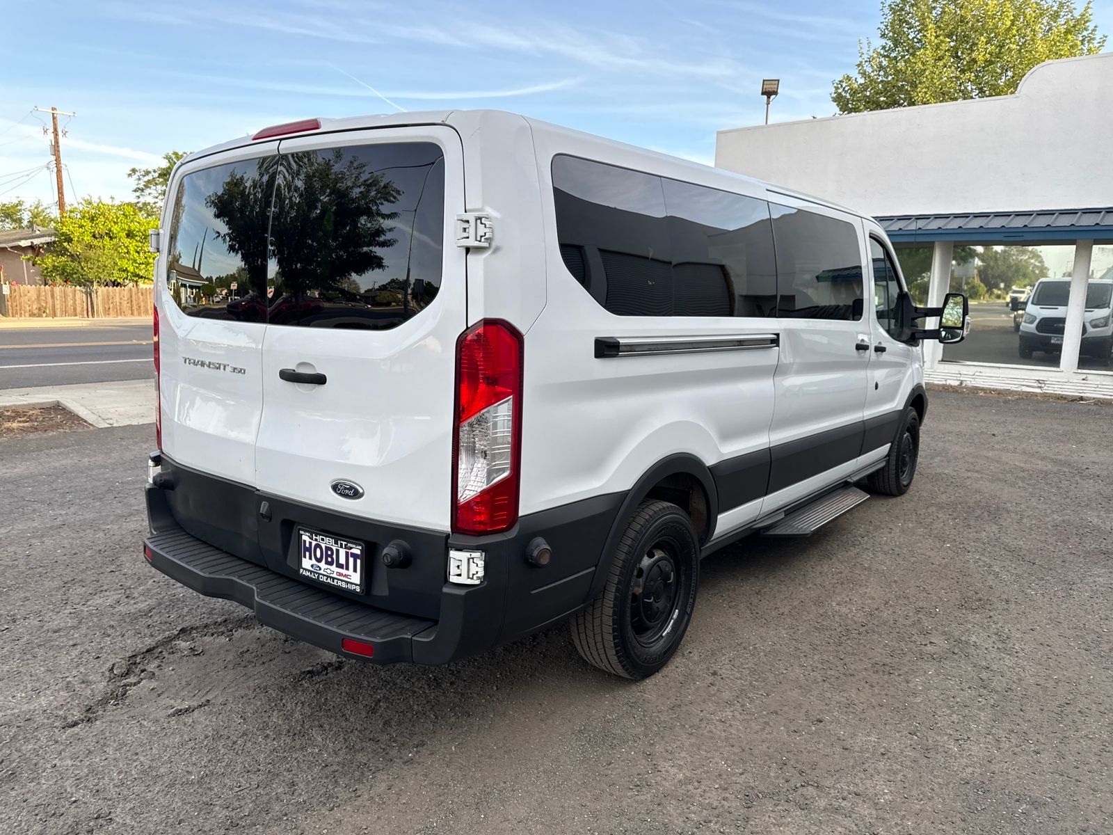 2017 Ford Transit-350 XL 13-Passenger Van photo 4