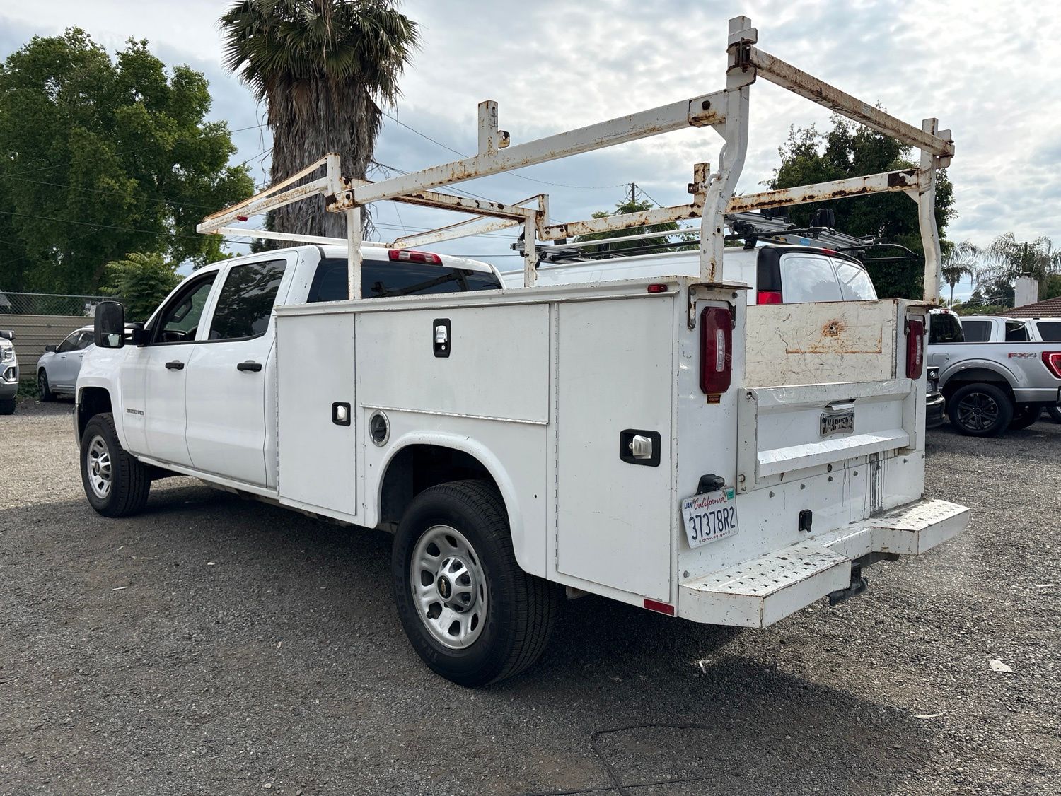 2018 Chevrolet Silverado 3500HD Work Truck Crew Cab w/ Contractor Body! photo 3
