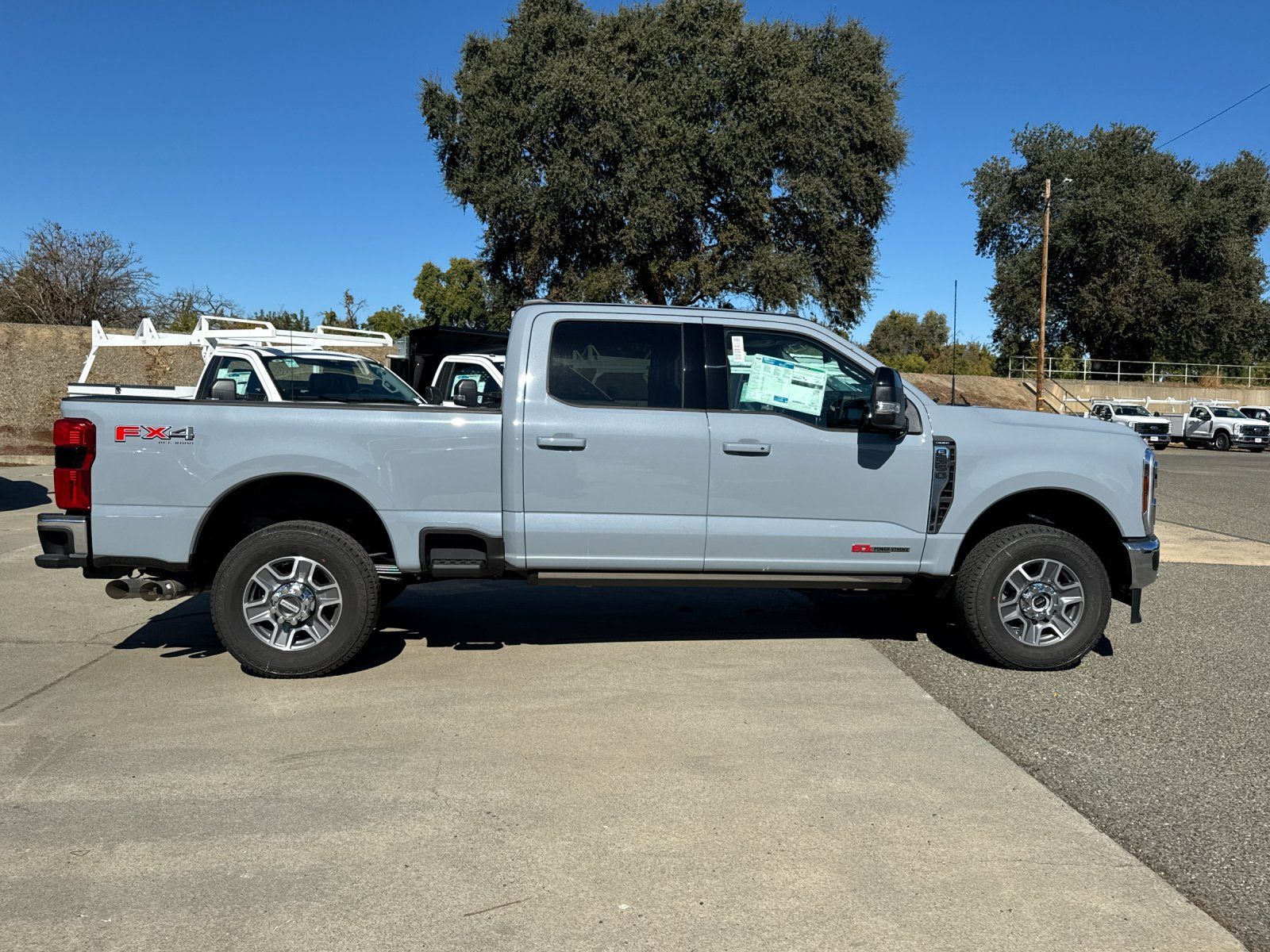 2026 Ford F-350 Lariat photo 2