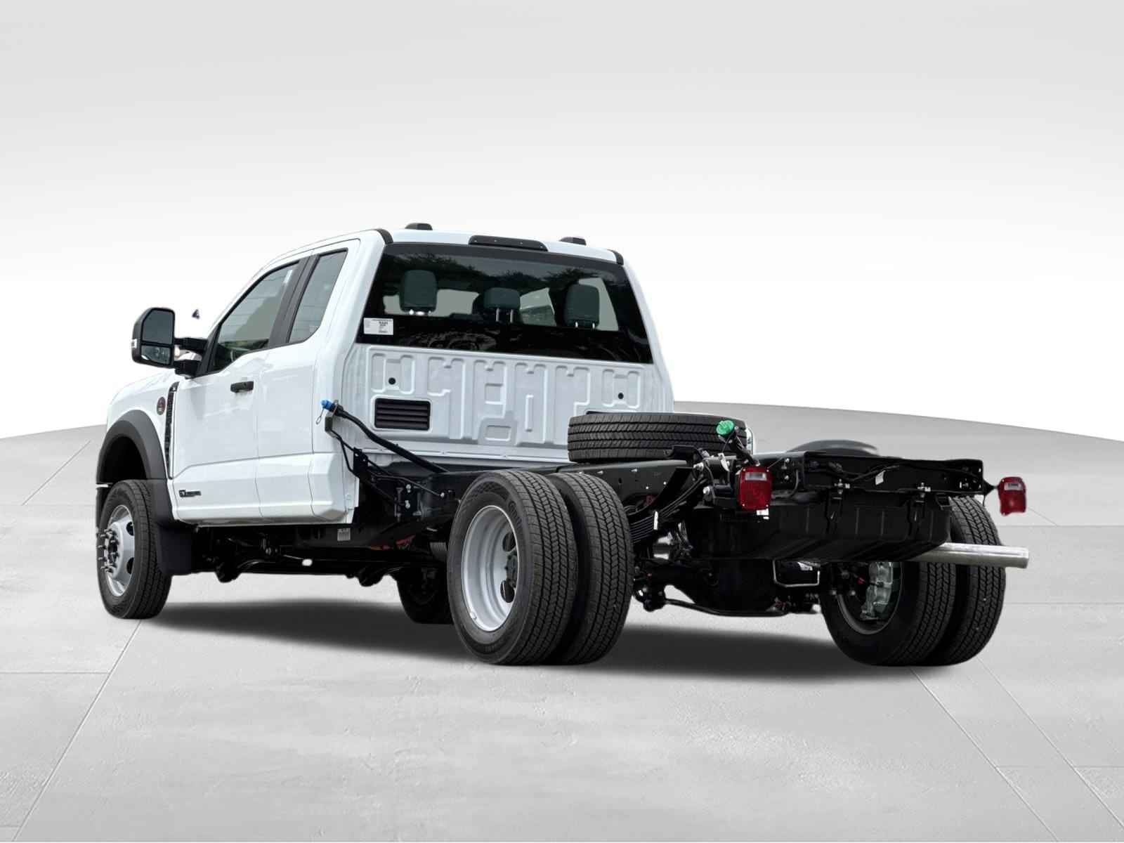 2026 Ford F-550 Super Duty Chassis Cab XLT - Photo 6