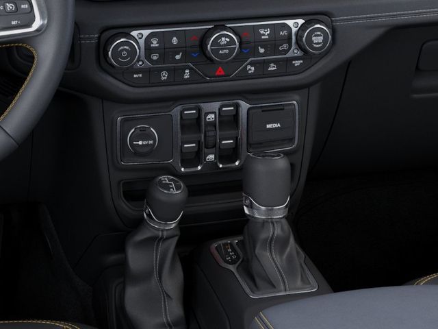 2025 Jeep Wrangler 4-Door Sahara - Photo 24