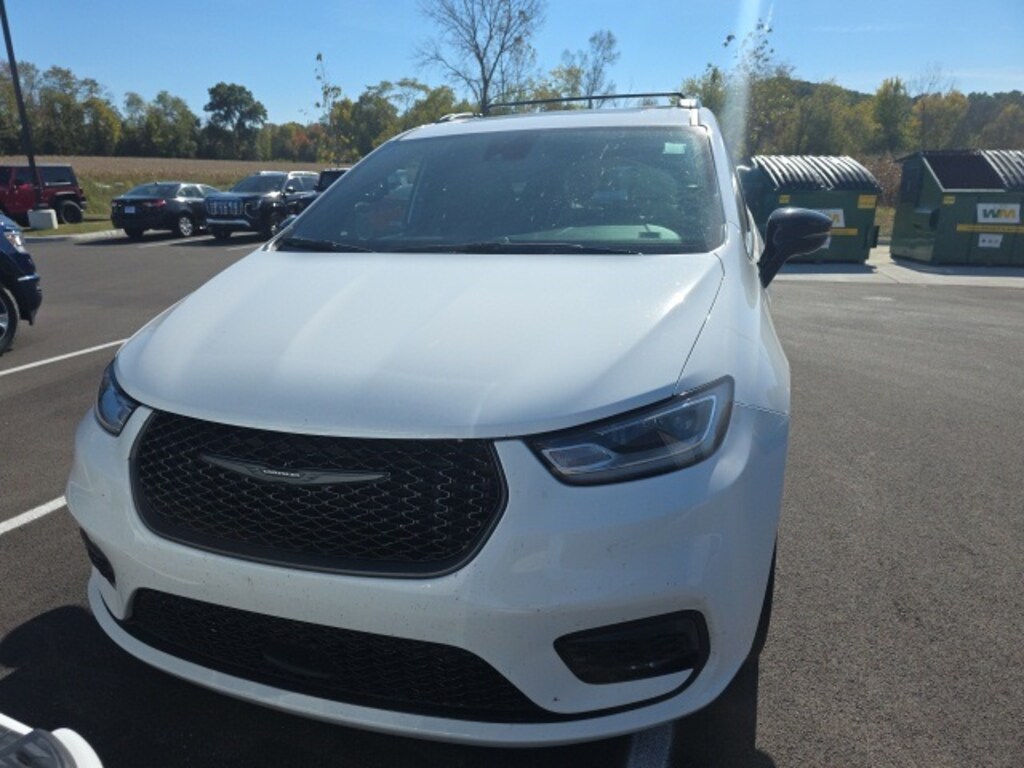 Used 2025 Chrysler Pacifica Limited Van Passenger Van