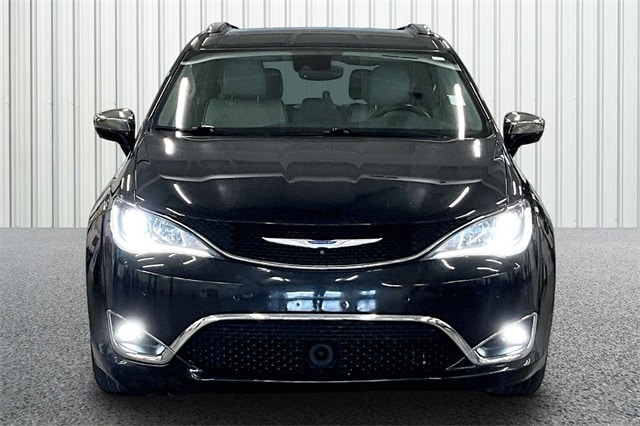 Used 2018 Chrysler Pacifica Limited with VIN 2C4RC1GG4JR252476 for sale in Martinsville, IN