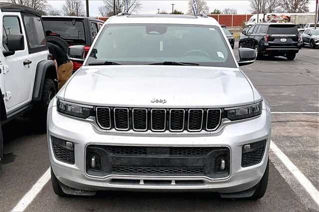 2021 Jeep Grand Cherokee Overland photo 2
