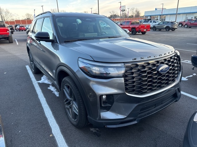 2025 Ford Explorer ST-LINE's photo