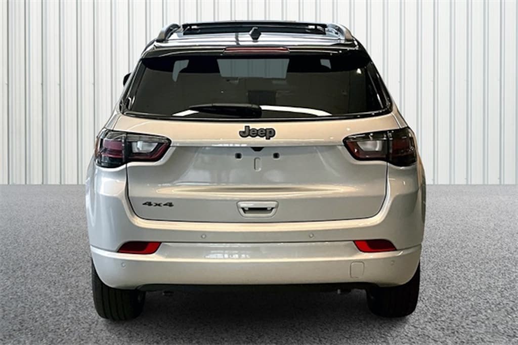 New 2025 Jeep Compass LIMITED 4X4 Sport Utility