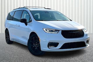 2025 Chrysler Pacifica Limited Van Passenger Van