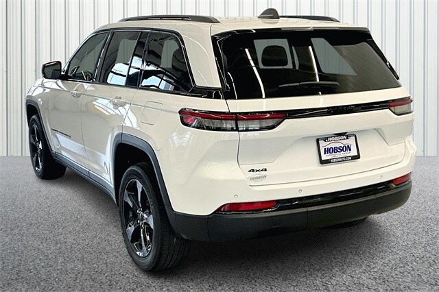 2023 Jeep Grand Cherokee Laredo photo 4