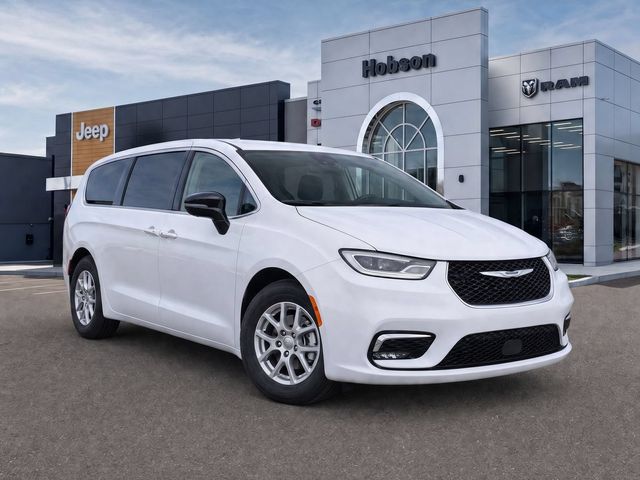 2024 Chrysler Pacifica Van Passenger Van 