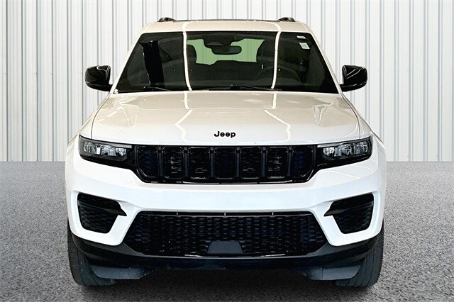 2023 Jeep Grand Cherokee Laredo photo 2