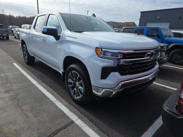 2024 Chevrolet Silverado 1500 photo 2
