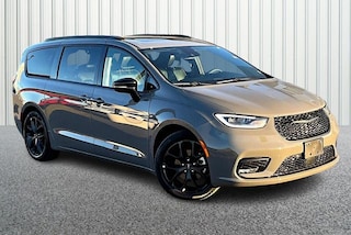 2025 Chrysler Pacifica Limited Van Passenger Van