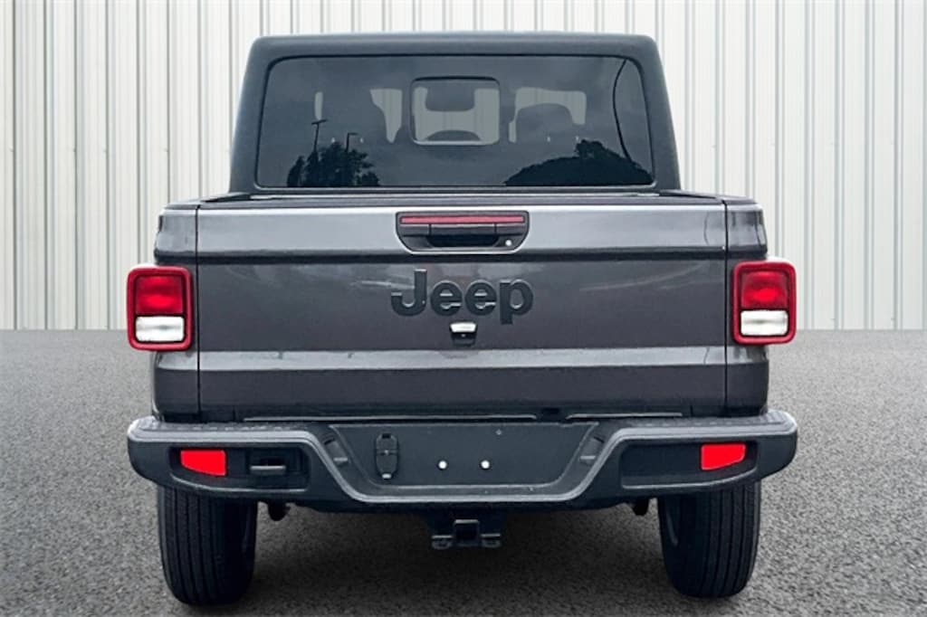 New 2025 Jeep Gladiator SPORT S 4X4 Pickup